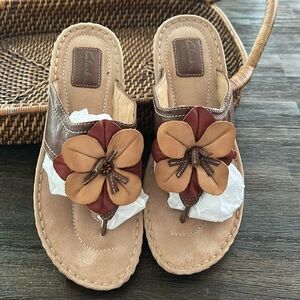 CLARKS ARTISAN LATIN SAMBA THONG WOMEN’S THONG SANDAL 9.5M